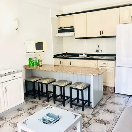 Apartment Enjoy The Sea And Pool In Playa De Americas